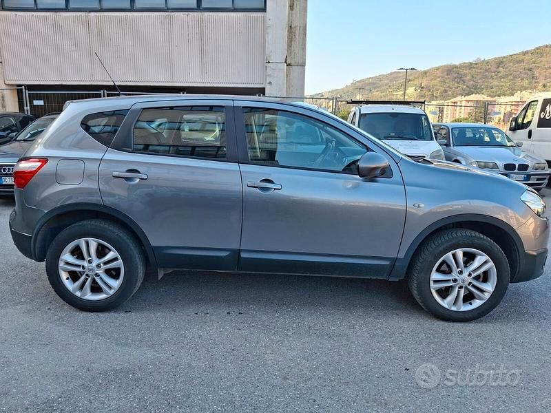 Usata Nissan Qashqai Tekna 110 CV (80 kW) 2013 Grigio SUV