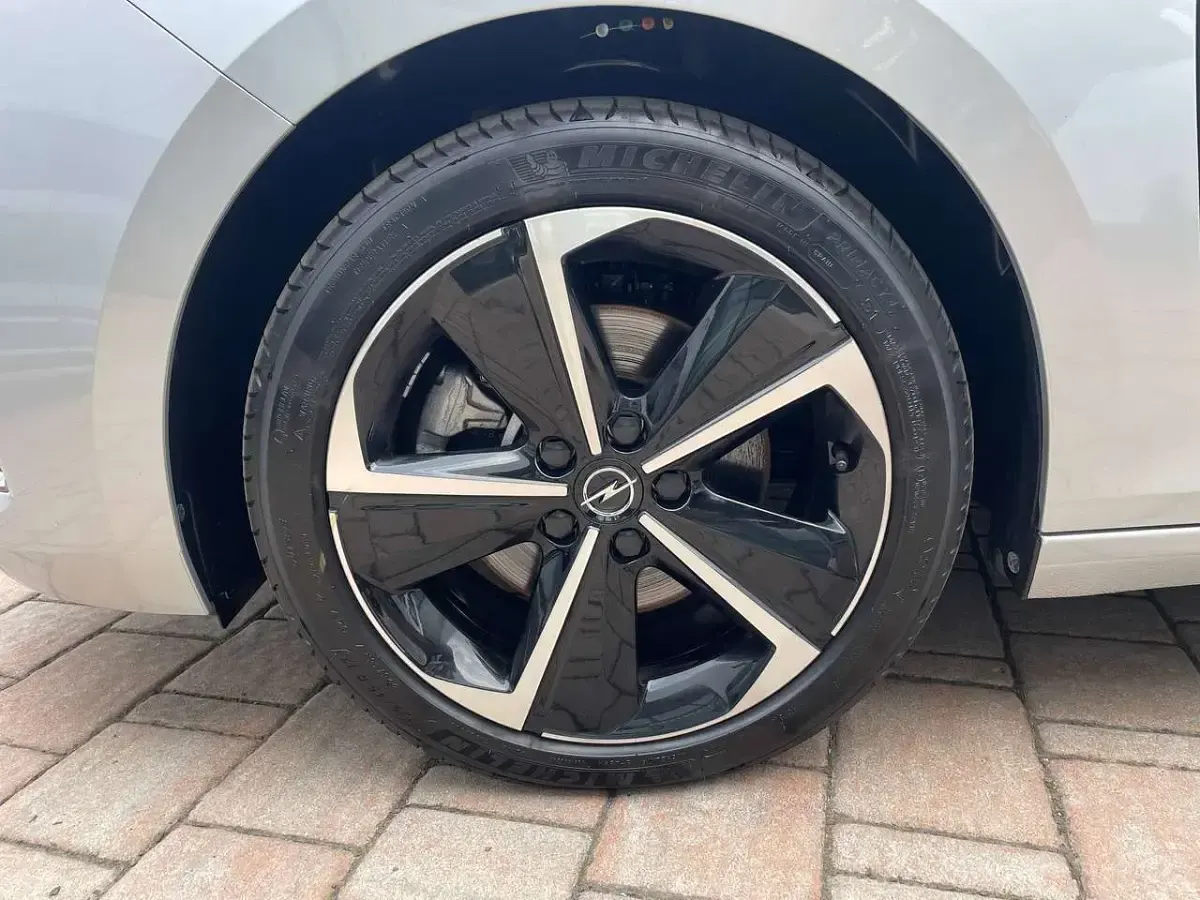 Usata Opel Astra S 131 CV (96 kW) 2025 Grigio Utilitaria