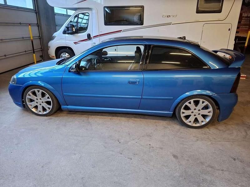 Usata Opel Astra 200 CV (147 kW) 2003 Blu/azzurro Coupé