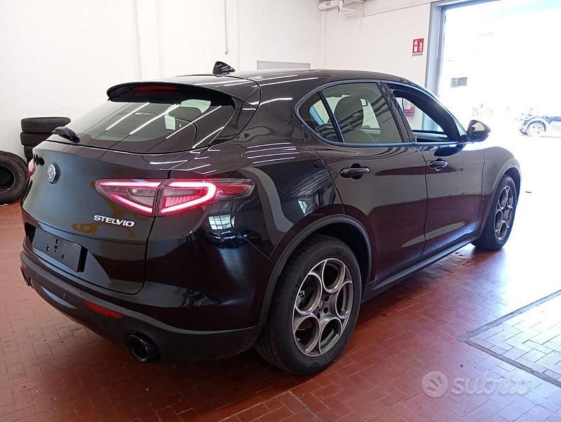 Usata Alfa Romeo Stelvio Sprint 160 CV (117 kW) 2024 Nero SUV