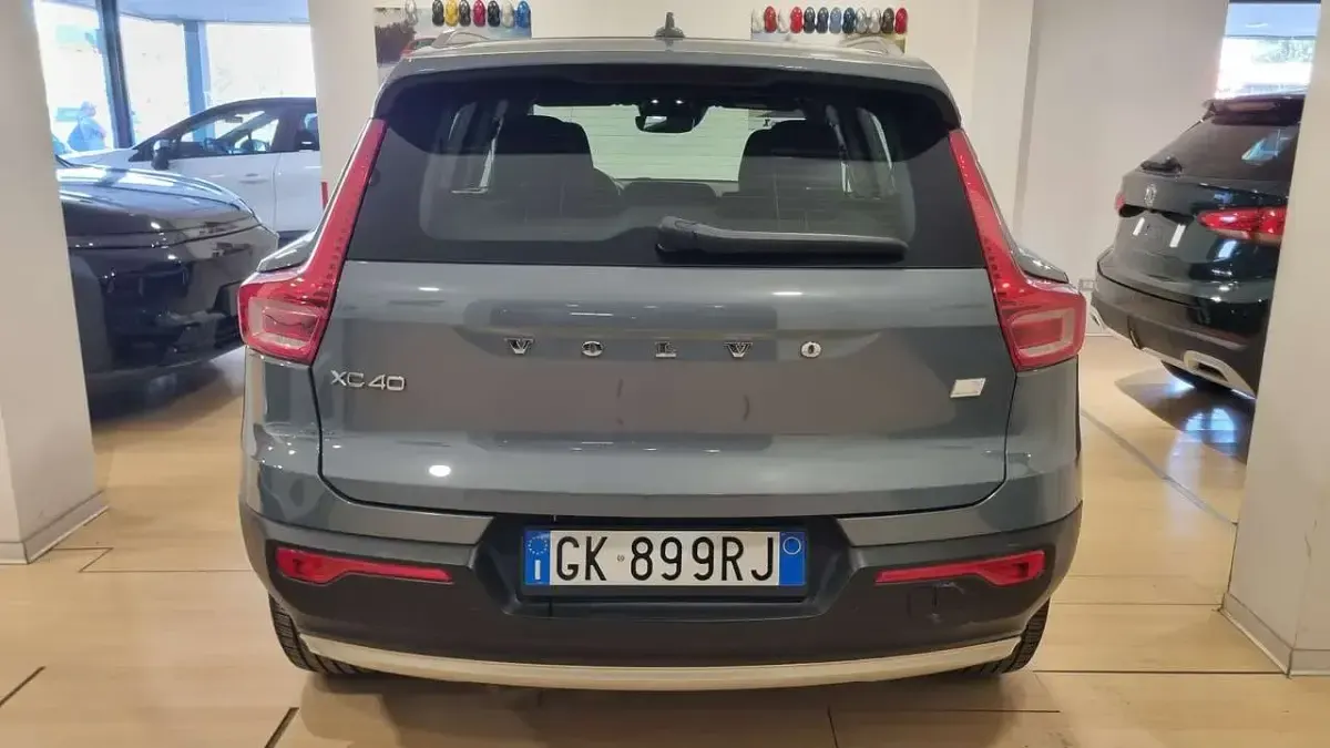 Usata Volvo XC40 Plus 129 CV (94 kW) 2022 Grigio SUV