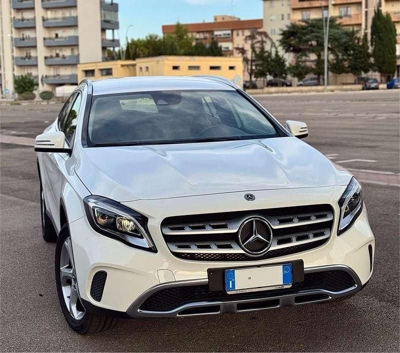 Bianco Usata 2018 Mercedes GLA200 SUV | 16.800 € (Ottimo prezzo) - Immagine 1/4
