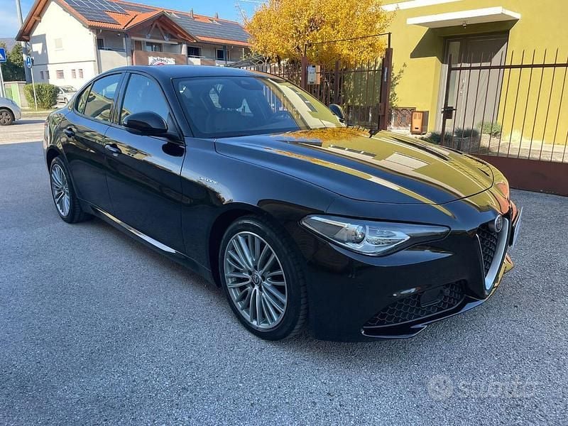 Nero Usata 2018 Alfa Romeo Giulia Veloce Tre volumi | 22.900 € (Ottimo prezzo) - Immagine 1/4