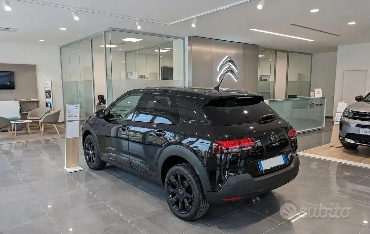 Usata Citroën C4 Shine 102 CV (75 kW) 2018 Nero Berlina