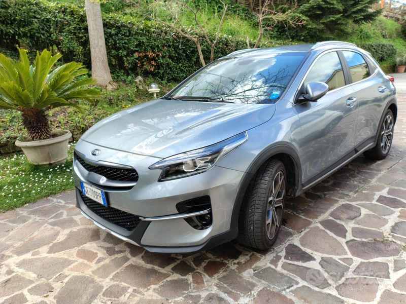 Grigio Usata 2021 Kia XCeed SUV | 18.300 € (Buon prezzo) - Immagine 1/4