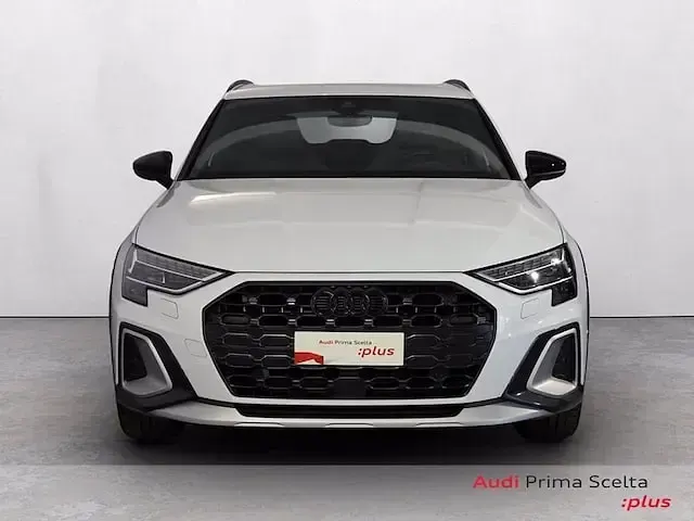 Usata Audi A3 Comfort 150 CV (110 kW) 2024 Bianco ghiacciaio metallizzato Berlina