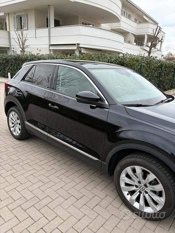 Usata VW T-Roc 115 CV (84 kW) 2019 Nero SUV