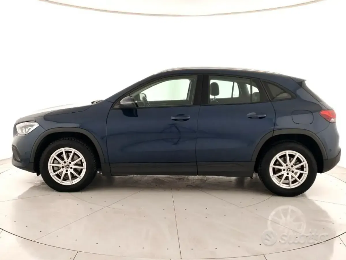 Usata Mercedes GLA180 Business 116 CV (85 kW) 2020 Blu SUV