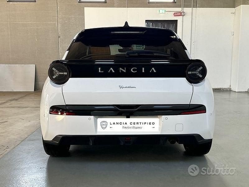 Usata Lancia Ypsilon 101 CV (74 kW) 2025 Bianco Utilitaria