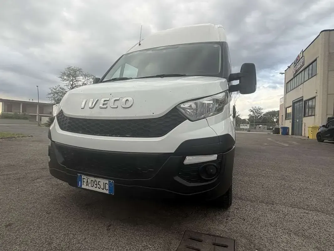 Usata Iveco Daily 145 CV (106 kW) 2015 Bianco Furgone