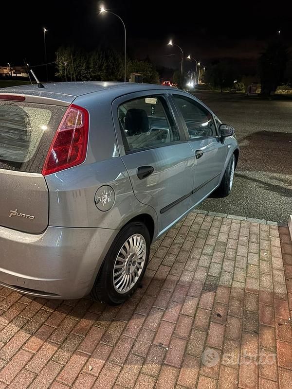 Usata Fiat Grande Punto 90 CV (66 kW) 2005 Grigio Utilitaria