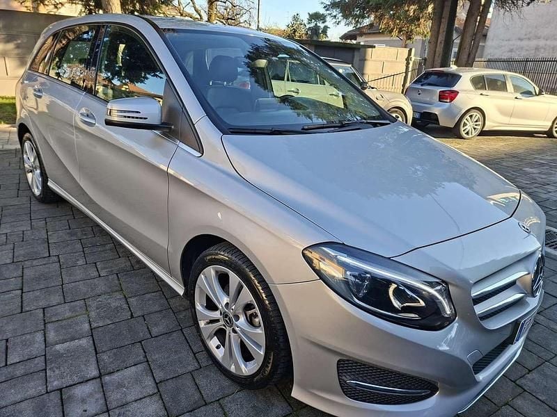 Usata Mercedes B180 Premium 109 CV (80 kW) 2018 Grigio Monovolume