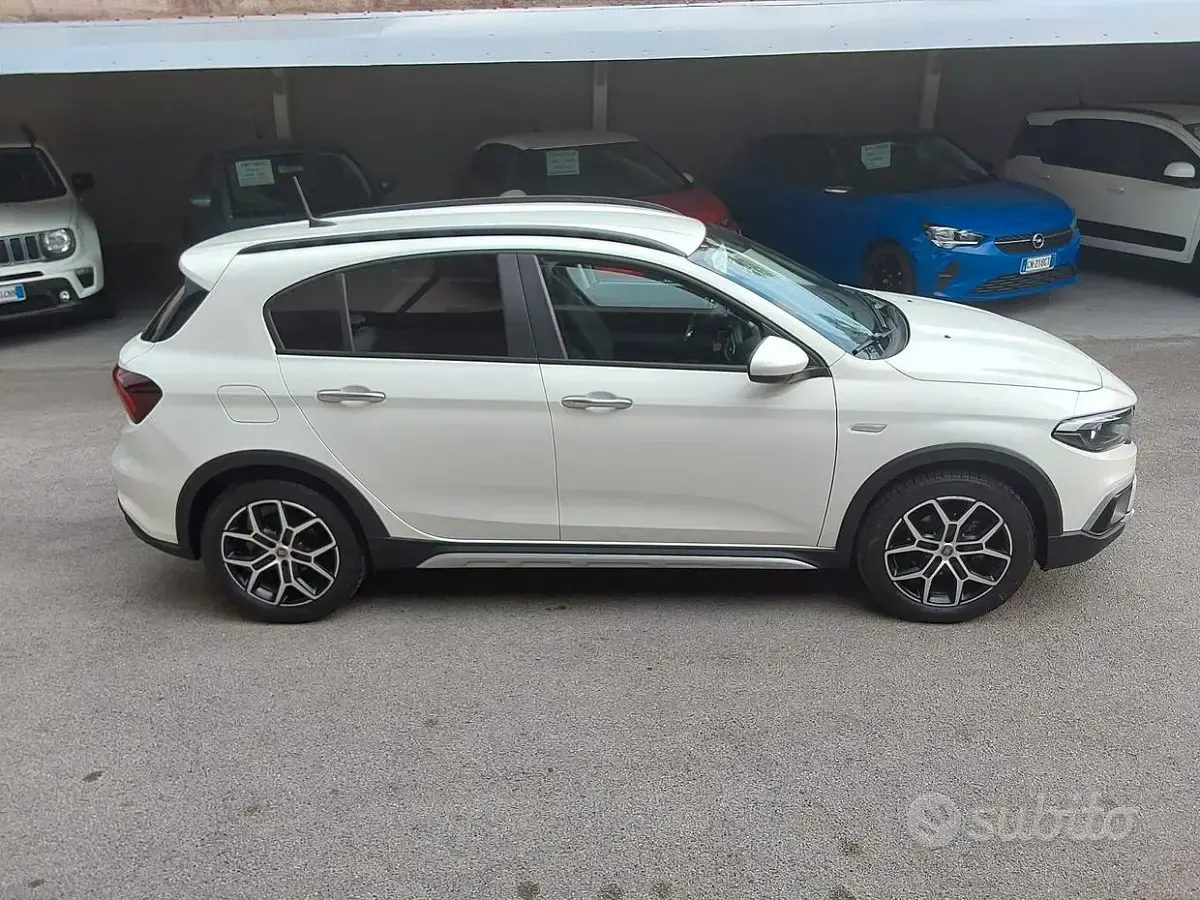 Usata Fiat Tipo Cross 131 CV (96 kW) 2023 Bianco Berlina