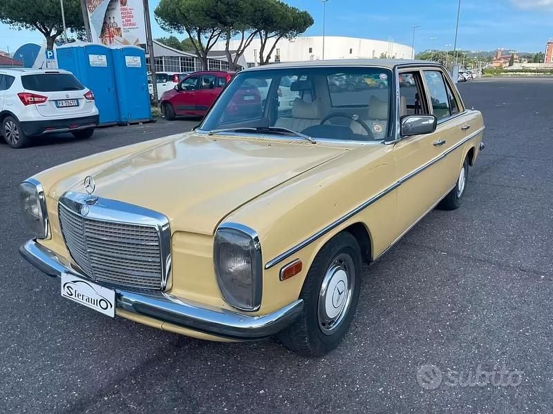 Begagnad Mercedes W115 60 HK (44 kW) 1970 Gul Sedan