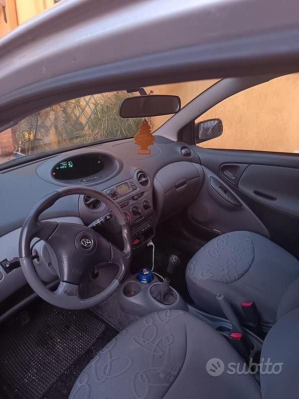Usata Toyota Yaris Verso 2004 Grigio Monovolume