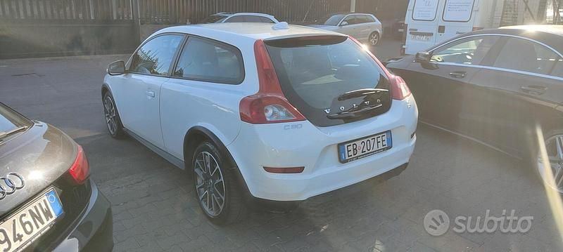 Usata Volvo C30 R-Design 115 CV (84 kW) 2011 Bianco Utilitaria