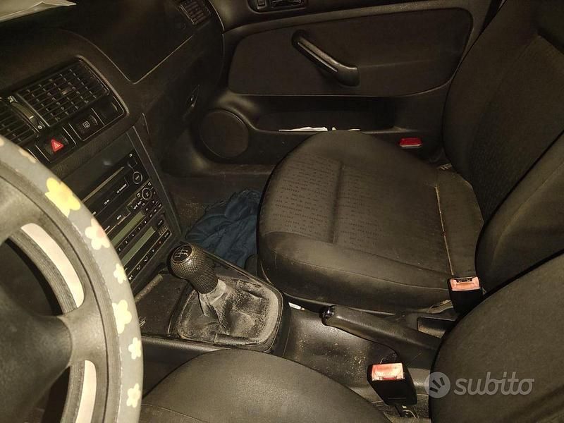 Usata VW Golf IV 110 CV (80 kW) 2002 Verde Berlina