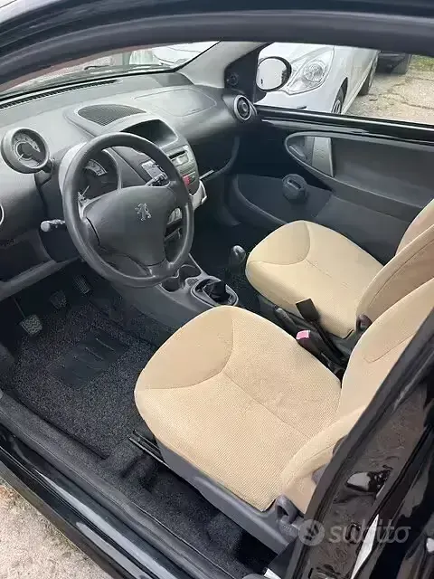 Usata Peugeot 107 68 CV (50 kW) 2007 Nero Utilitaria