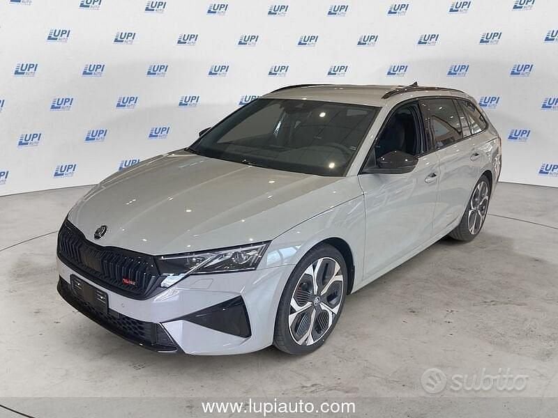 Argento Nuova 2025 Skoda Octavia RS Station wagon | 39.900 € (Buon prezzo) - Immagine 1/4