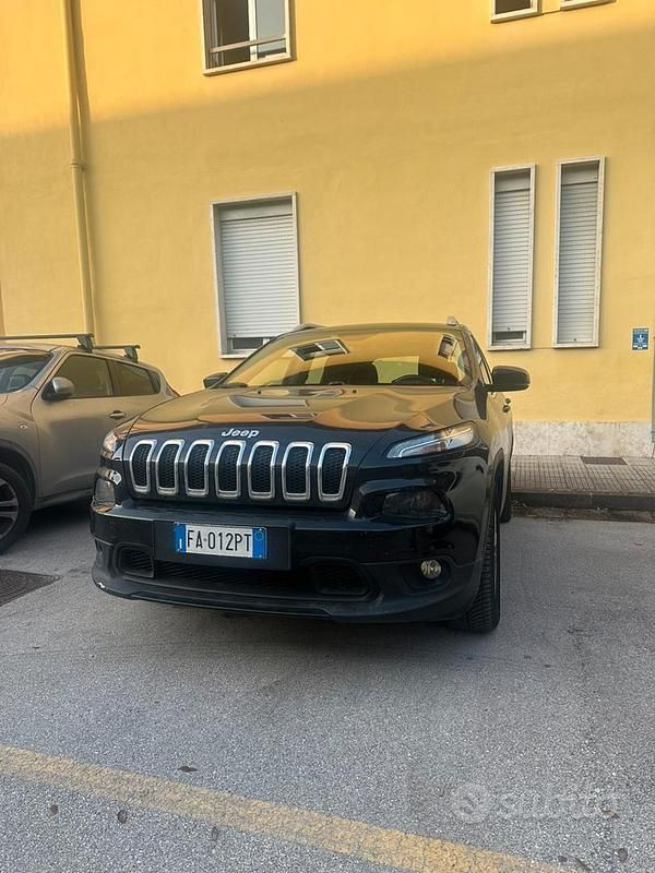 Nero Usata 2015 Jeep Cherokee SUV | 15.000 € - Immagine 1/4