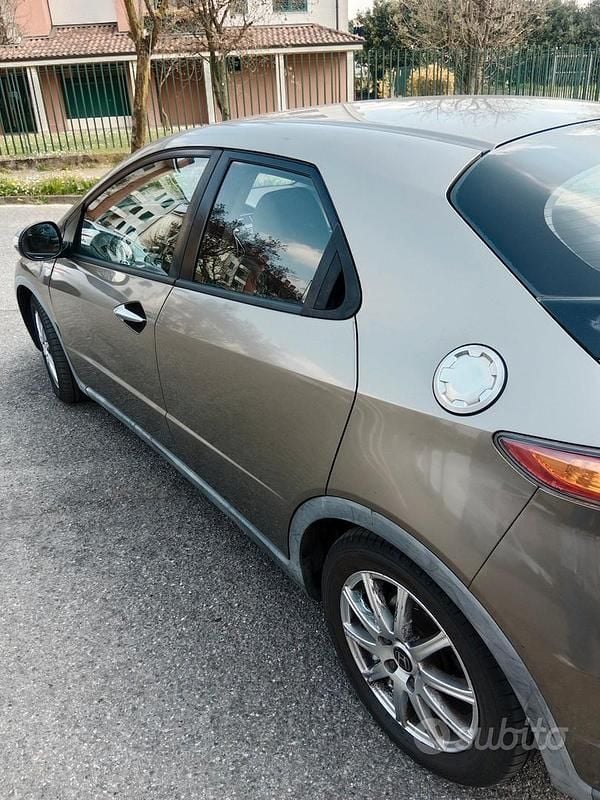 Usata Honda Civic Comfort 140 CV (102 kW) 2007 Grigio Berlina