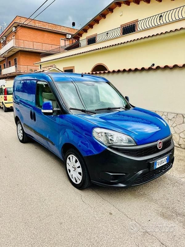 Usata Fiat Doblò 95 CV (69 kW) 2015 Blu Monovolume