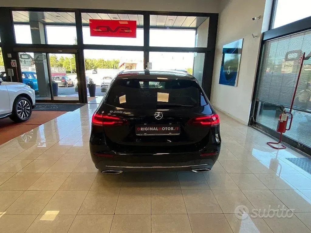 Usata Mercedes B200 150 CV (110 kW) 2021 Nero Utilitaria