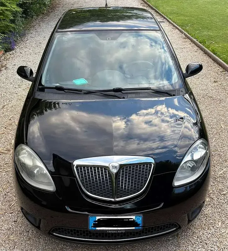Usata Lancia Ypsilon 60 CV (44 kW) 2007 Nero Utilitaria