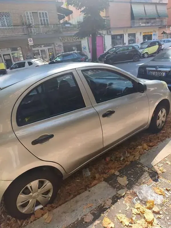 Usata Nissan Micra 67 CV (49 kW) 2014 Argento Utilitaria