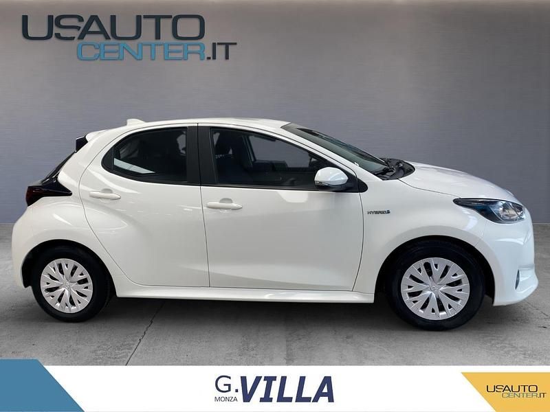 Usata Toyota Yaris Hybrid Business Edition 116 CV (85 kW) 2021 Bianco Utilitaria