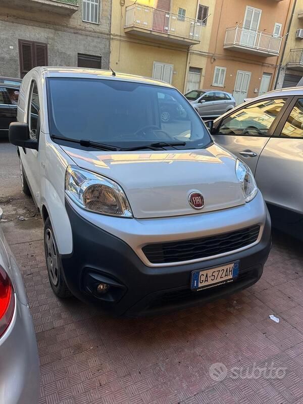 Bianco Usata 2019 Fiat Fiorino Trekking Monovolume | 8500 € (Buon prezzo) - Immagine 1/4