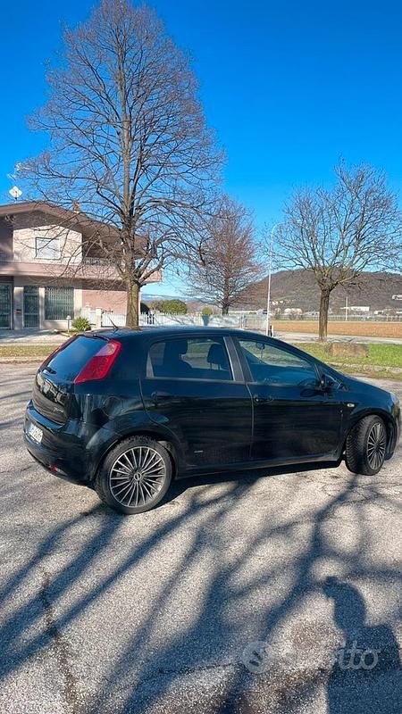 Usata Fiat Grande Punto Dynamic 120 CV (88 kW) 2008 Nero Utilitaria