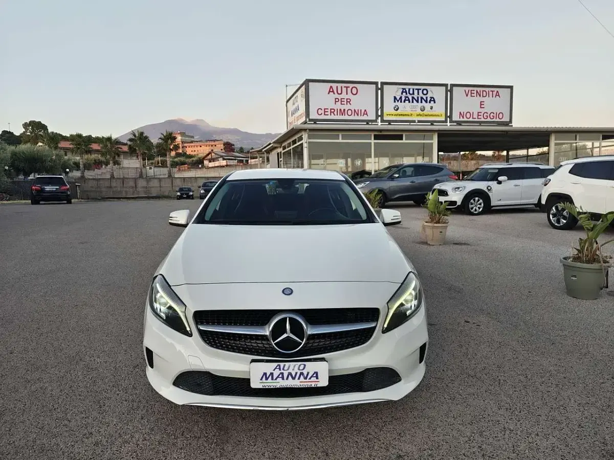 Usata Mercedes A180 Premium 109 CV (80 kW) 2016 Bianco Utilitaria