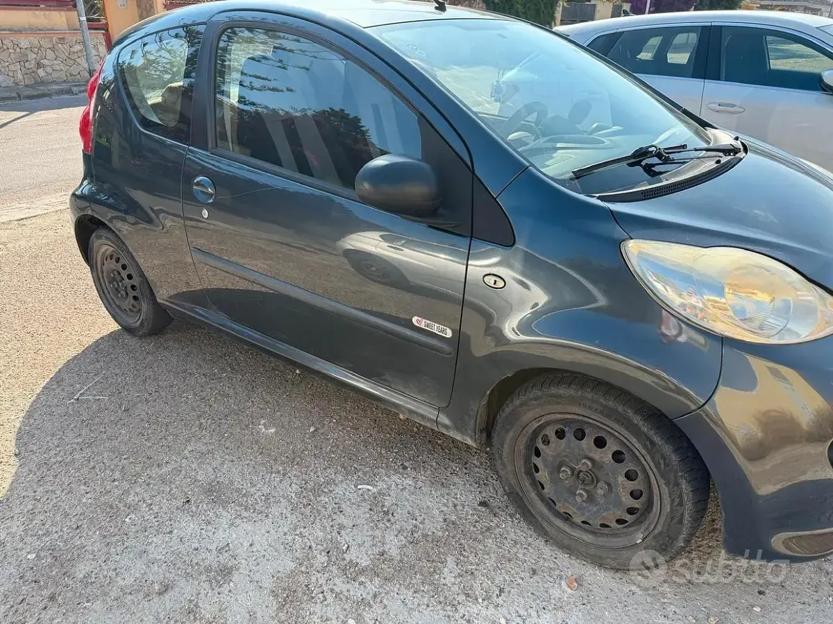 Usata Peugeot 107 68 CV (50 kW) 2007 Grigio Utilitaria