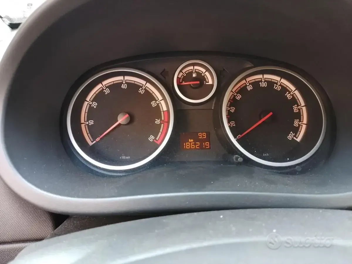 Usata Opel Corsa 85 CV (62 kW) 2013 Utilitaria