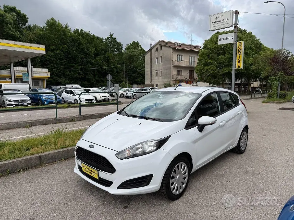 Usata Ford Fiesta Titanium 95 CV (69 kW) 2017 Bianco Utilitaria