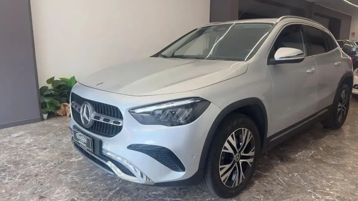 Usata Mercedes GLA200 Advanced Plus 150 CV (110 kW) 2023 Argento SUV