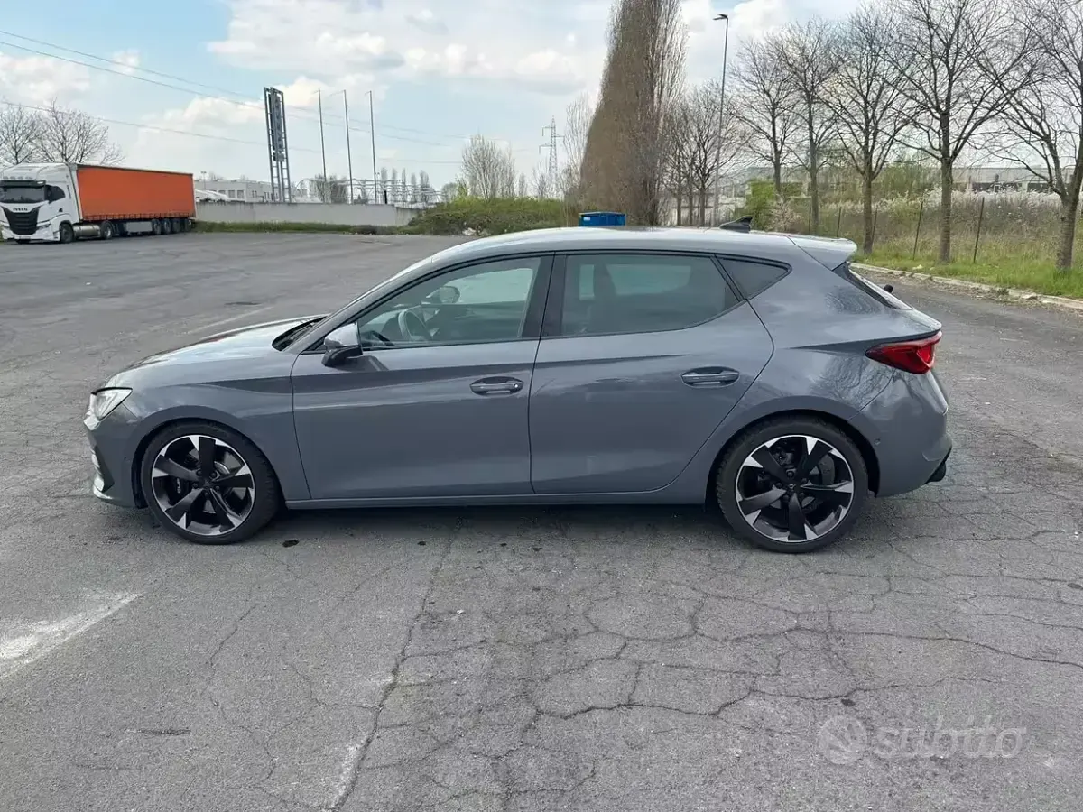 Usata Cupra Leon 150 CV (110 kW) 2023 Grigio Berlina