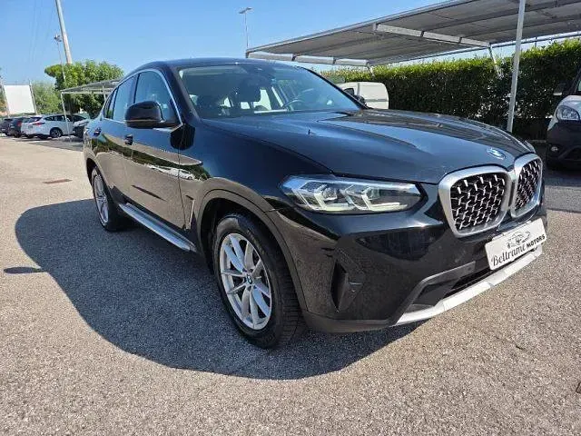 Usata BMW X4 Efficient Dynamics 190 CV (139 kW) 2023 Nero SUV