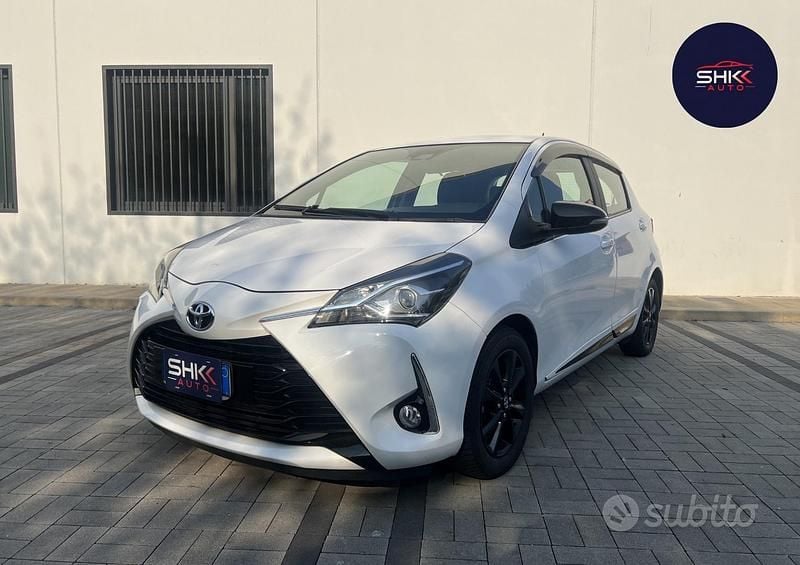 Usata Toyota Yaris Active 72 CV (52 kW) 2019 Bianco Berlina