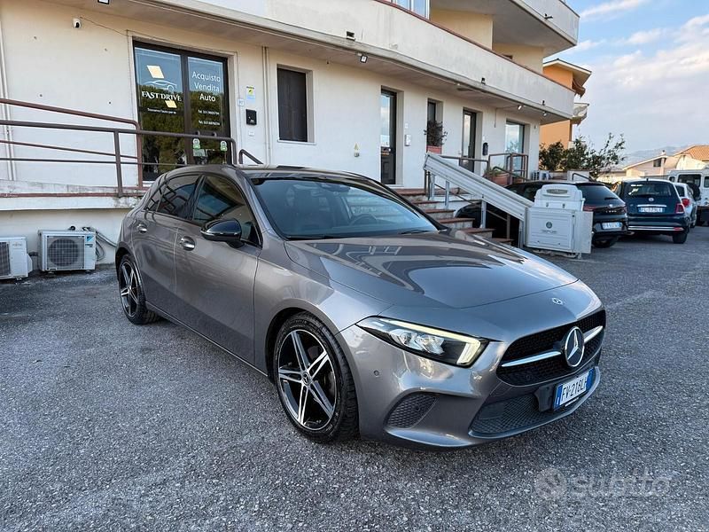 Usata Mercedes A180 116 CV (85 kW) 2019 Grigio Berlina