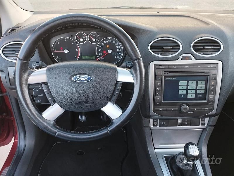 Usata Ford Focus Cabriolet Titanium 136 CV (100 kW) 2007 Marrone Cabrio