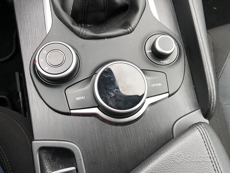 Usata Alfa Romeo Giulia 150 CV (110 kW) 2016 Nero Berlina