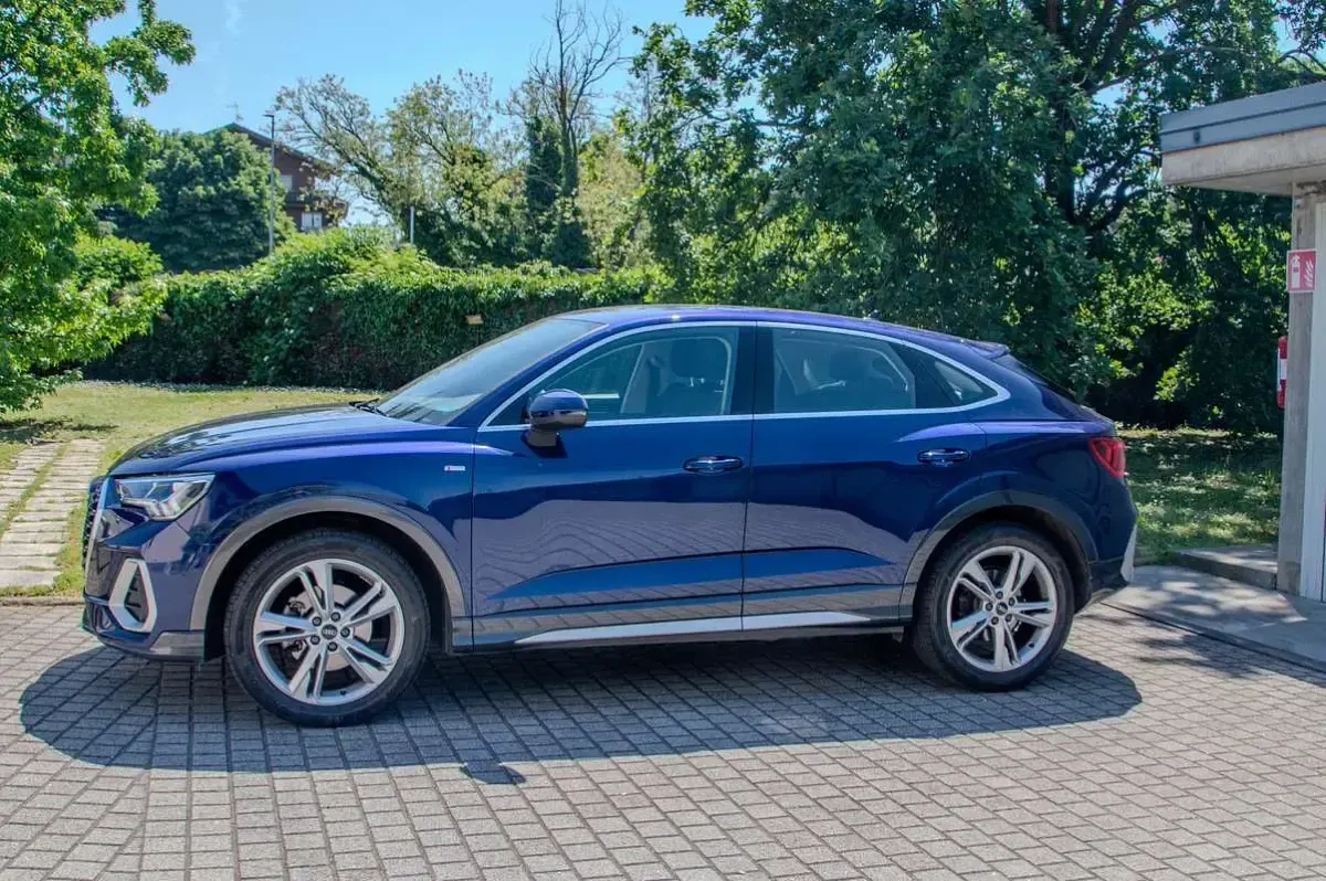 Usata Audi Q3 Sportback S-Line 150 CV (110 kW) 2021 Blu/azzurro SUV