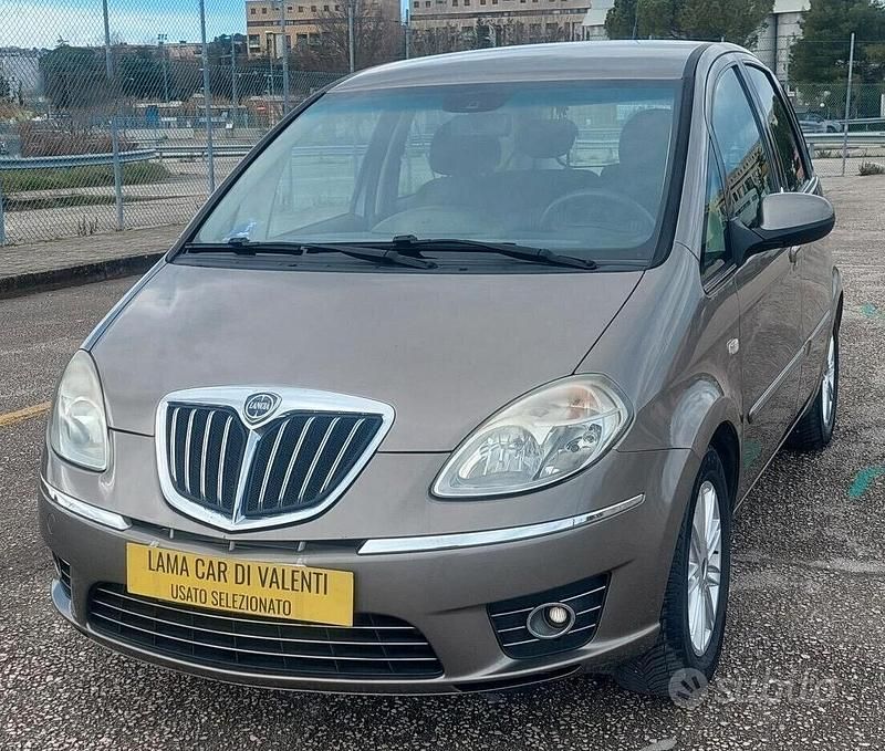 Usata Lancia Musa 78 CV (57 kW) 2010 Marrone Monovolume