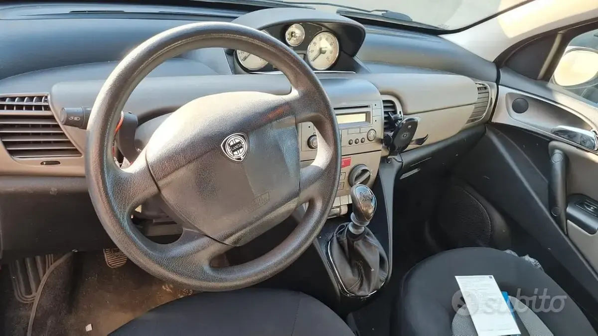 Usata Lancia Ypsilon 80 CV (58 kW) 2006 Grigio Utilitaria