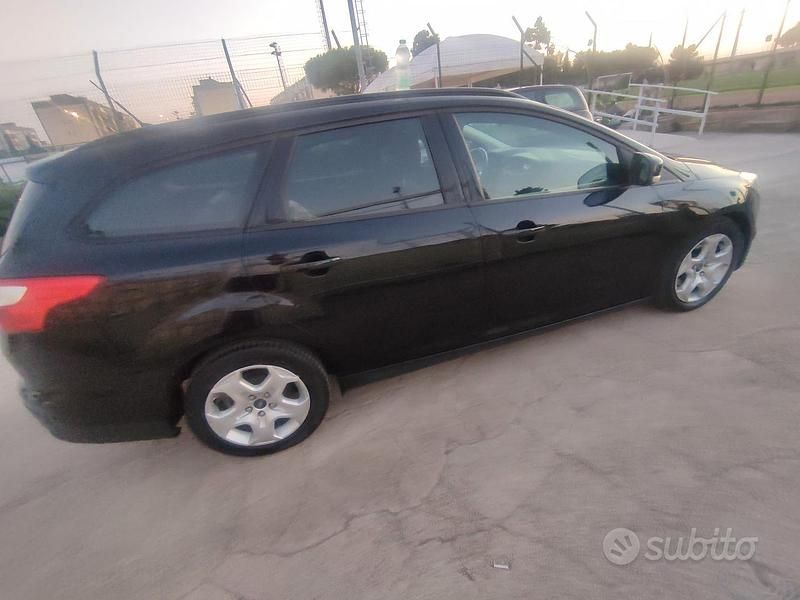 Usata Ford Focus 90 CV (66 kW) 2014 Nero Berlina