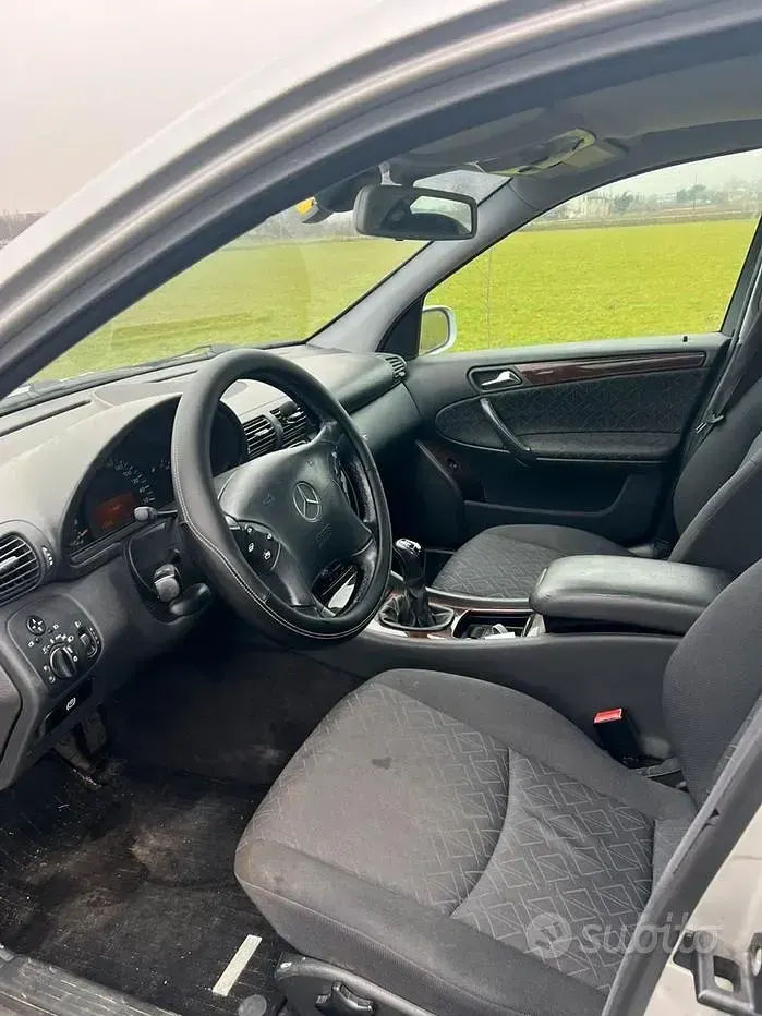 Usata Mercedes C200 163 CV (119 kW) 2000 Grigio Berlina