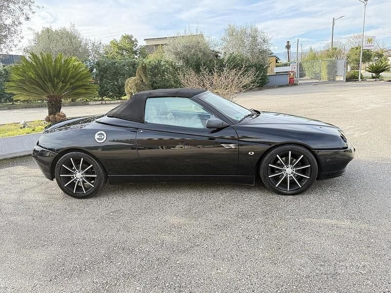 Usata Alfa Romeo Spider 150 CV (110 kW) 1997 Nero Cabrio