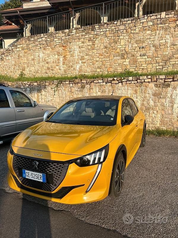 Usata Peugeot 208 GT 100 kW (136 CV) 2021 Giallo Utilitaria